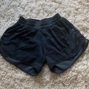 Lululemon Black Hotty Hots size 2 4’